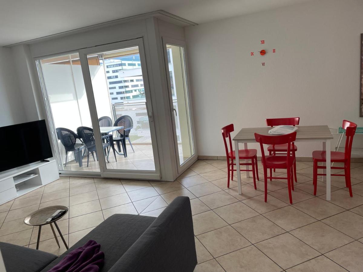 Appartamento 2,5 Con Piscina Nel Cuore Di Locarno 463 Luaran gambar